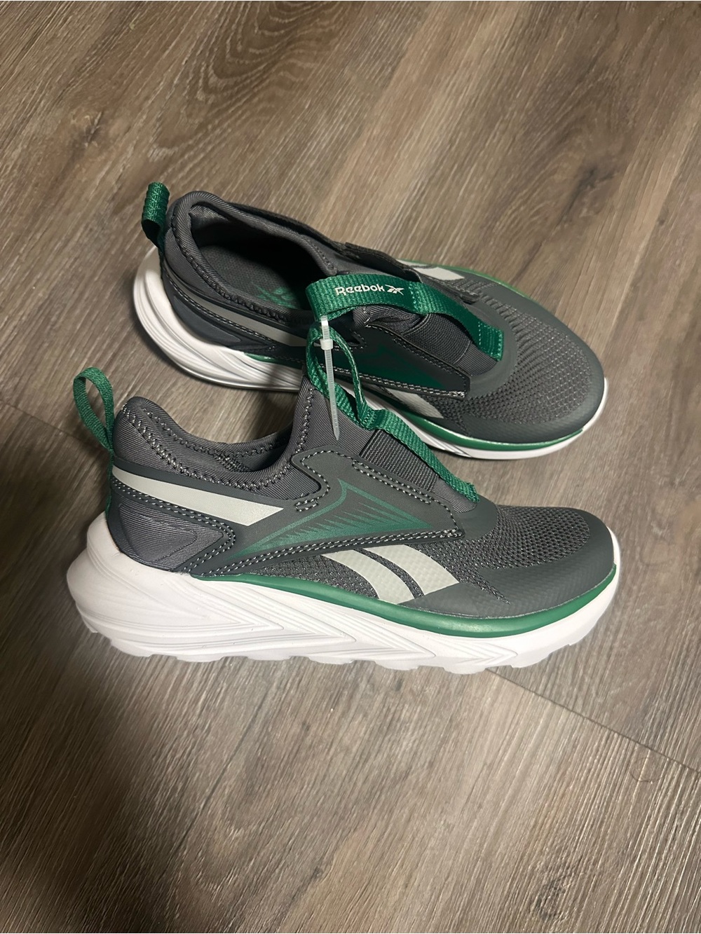 Reebok Boy’s Gray & Green Slip-On Athletic Sneakers size 2